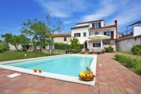 Ferienhaus im Dorf Kujići
